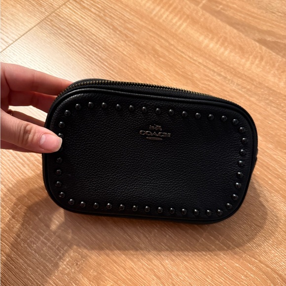 🖤💫SOLD💫🖤 Coach Black Pebbled Leather crossbody with Stud Accents - Picture 2 of 5